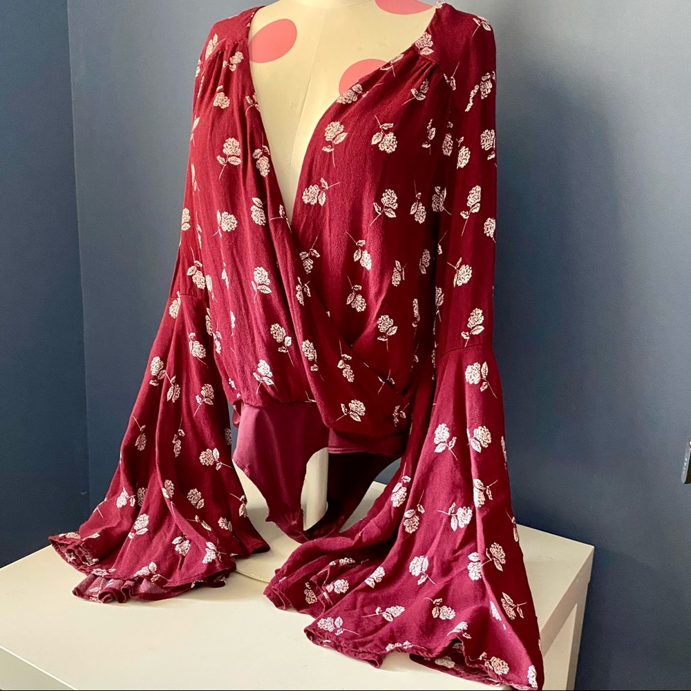 VESTIQUE Maroon Deep V BodySuit Bell Sleeves SMALL